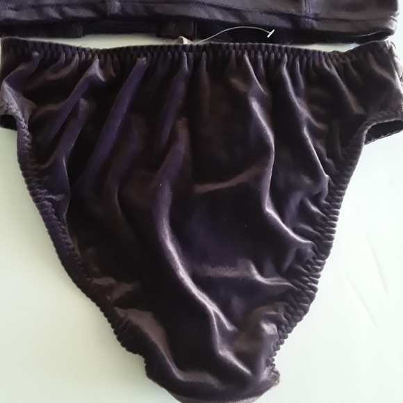 Intimate Set two piece - Picture 4 of 8